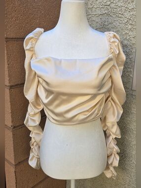 Jluxlabel Women’s Cream Satin Puff-Sleeve Crop Top